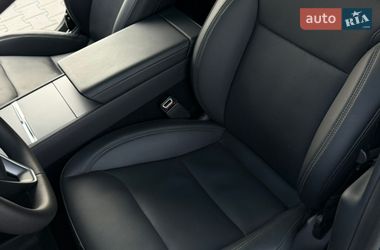 Седан Tesla Model 3 2025 в Хусте