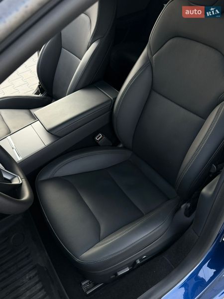 Седан Tesla Model 3 2025 в Хусте