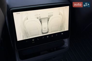 Седан Tesla Model 3 2025 в Хусте