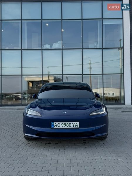 Седан Tesla Model 3 2025 в Хусте