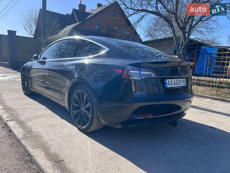 Седан Tesla Model 3 2018 в Києві