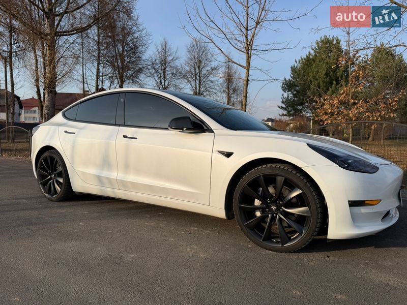 2022 Tesla Model 3, VIN 5YJ3E1EB8NF322957:plate — фото 1 (autoria)