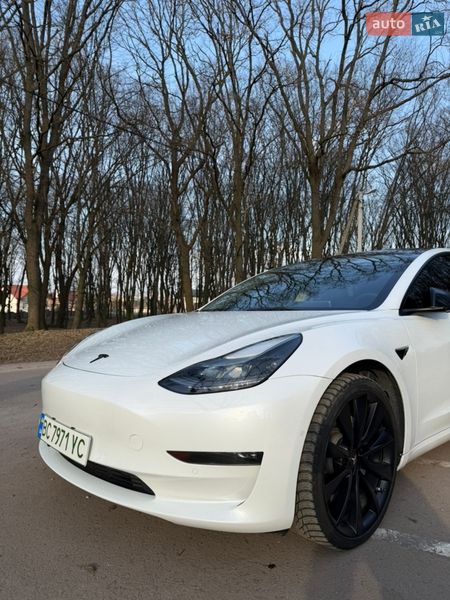 Седан Tesla Model 3 2022 в Львове