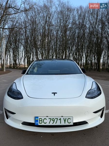 Седан Tesla Model 3 2022 в Львове