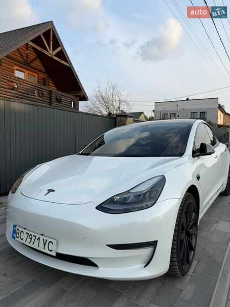Седан Tesla Model 3 2022 в Львове