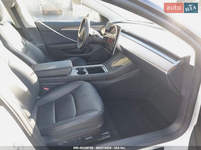 Седан Tesla Model 3 2022 в Львове