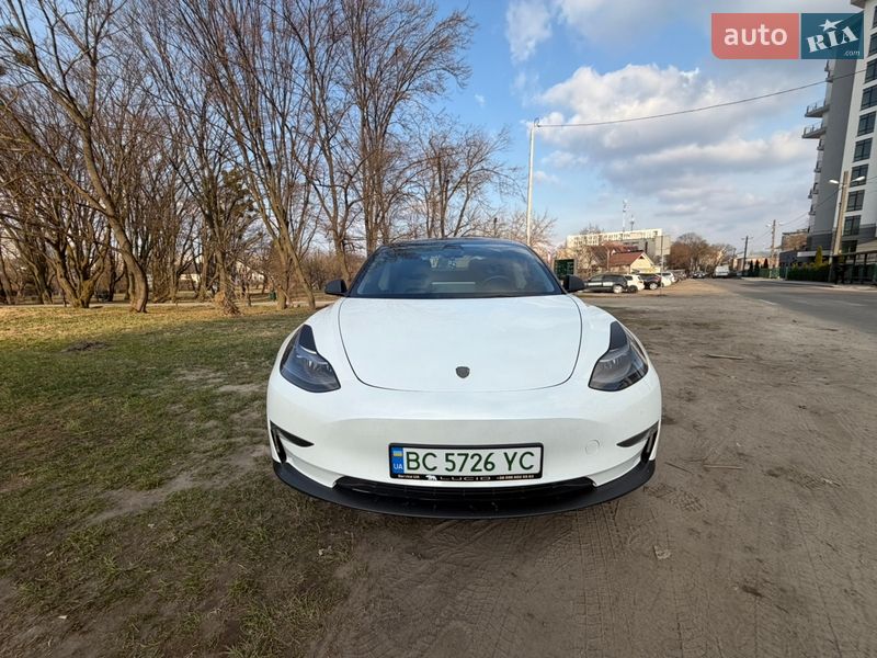 Седан Tesla Model 3 2023 в Львове