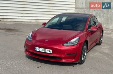 Седан Tesla Model 3 2019 в Львове