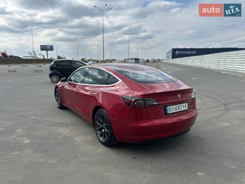 Седан Tesla Model 3 2019 в Львові