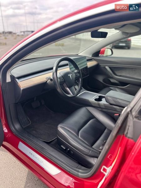 Седан Tesla Model 3 2019 в Львові