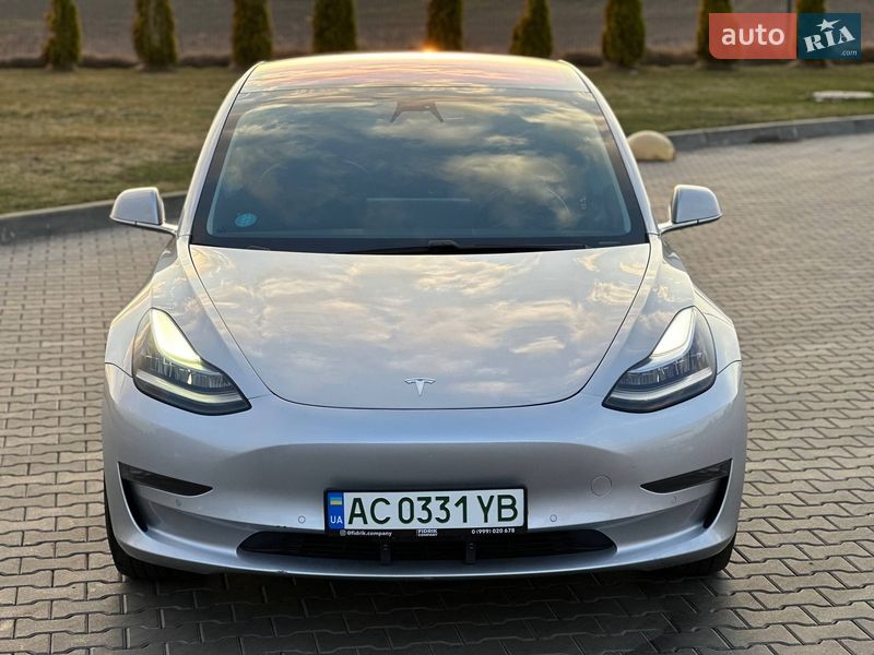 Седан Tesla Model 3 2017 в Луцьку