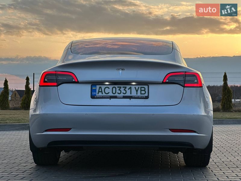Седан Tesla Model 3 2017 в Луцьку