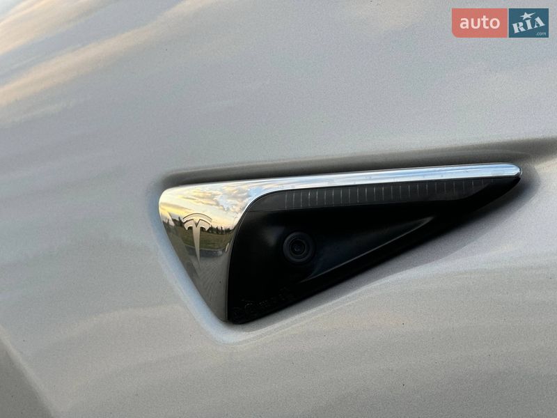 Седан Tesla Model 3 2017 в Луцьку