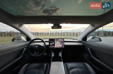 Седан Tesla Model 3 2017 в Луцьку