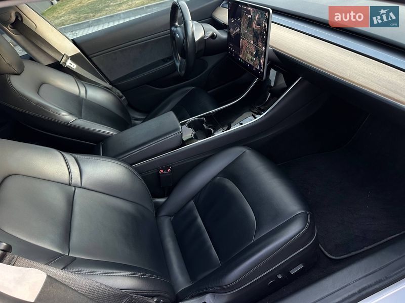 Седан Tesla Model 3 2017 в Луцьку