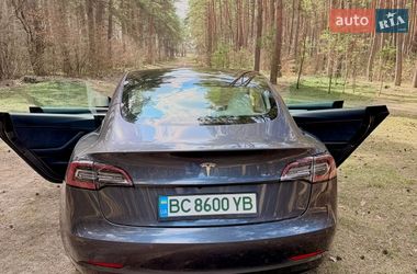 Седан Tesla Model 3 2022 в Львове