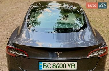 Седан Tesla Model 3 2022 в Львове