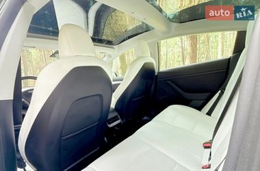 Седан Tesla Model 3 2022 в Львове