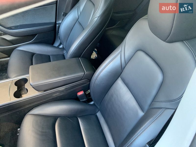 Седан Tesla Model 3 2023 в Киеве