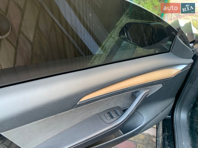 Седан Tesla Model 3 2023 в Киеве