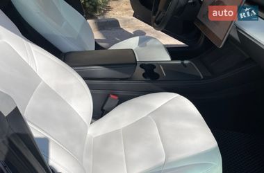 Седан Tesla Model 3 2022 в Львове