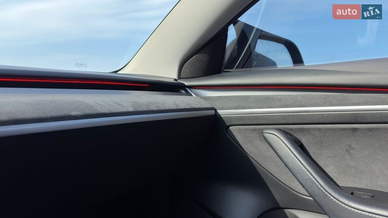 Седан Tesla Model 3 2022 в Дніпрі
