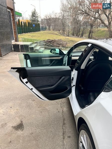 Седан Tesla Model 3 2023 в Луцьку