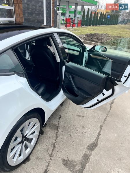 Седан Tesla Model 3 2023 в Луцьку