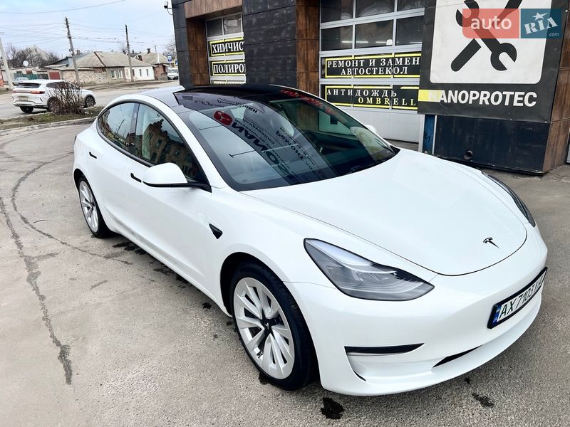 Седан Tesla Model 3 2023 в Луцьку