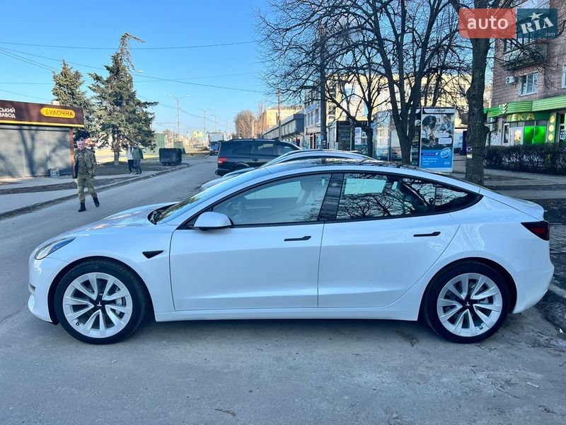 Седан Tesla Model 3 2023 в Луцьку