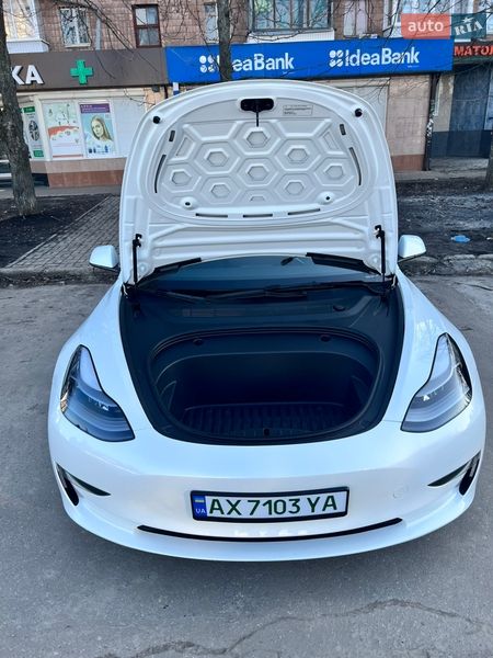 Седан Tesla Model 3 2023 в Луцьку