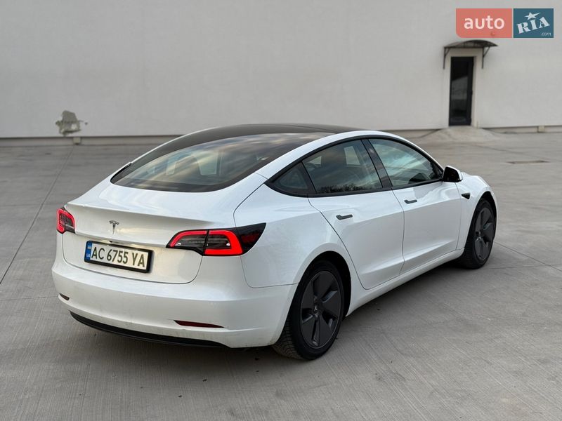 Седан Tesla Model 3 2021 в Луцке