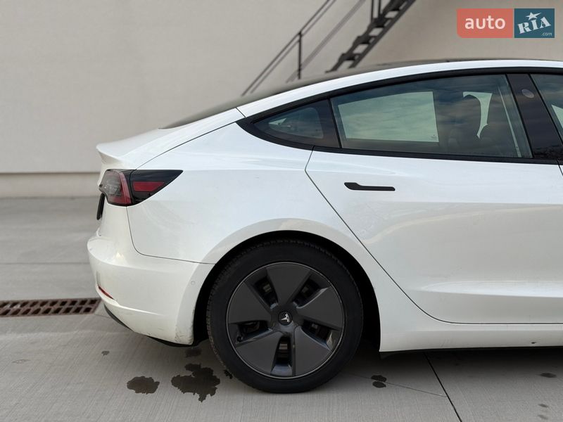 Седан Tesla Model 3 2021 в Луцке