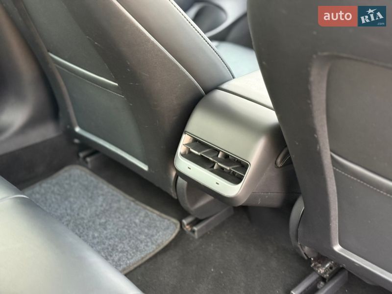 Седан Tesla Model 3 2021 в Луцке