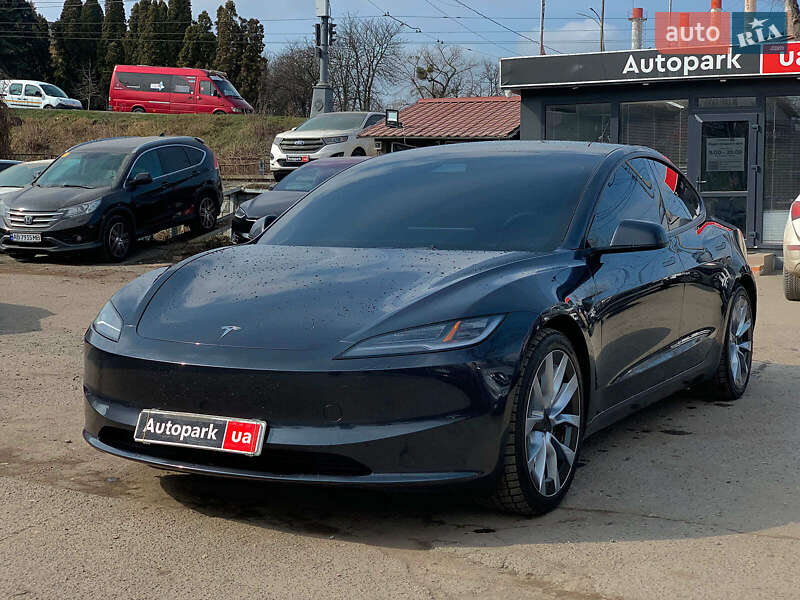 Tesla Model 3 2024
