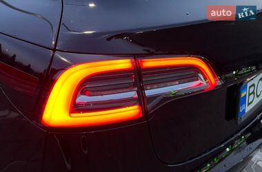 Седан Tesla Model 3 2019 в Львове