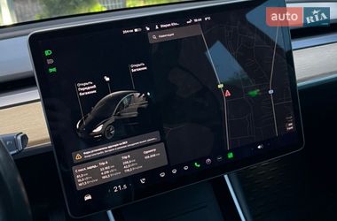 Седан Tesla Model 3 2019 в Львове