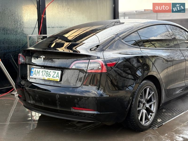 Седан Tesla Model 3 2022 в Івано-Франківську