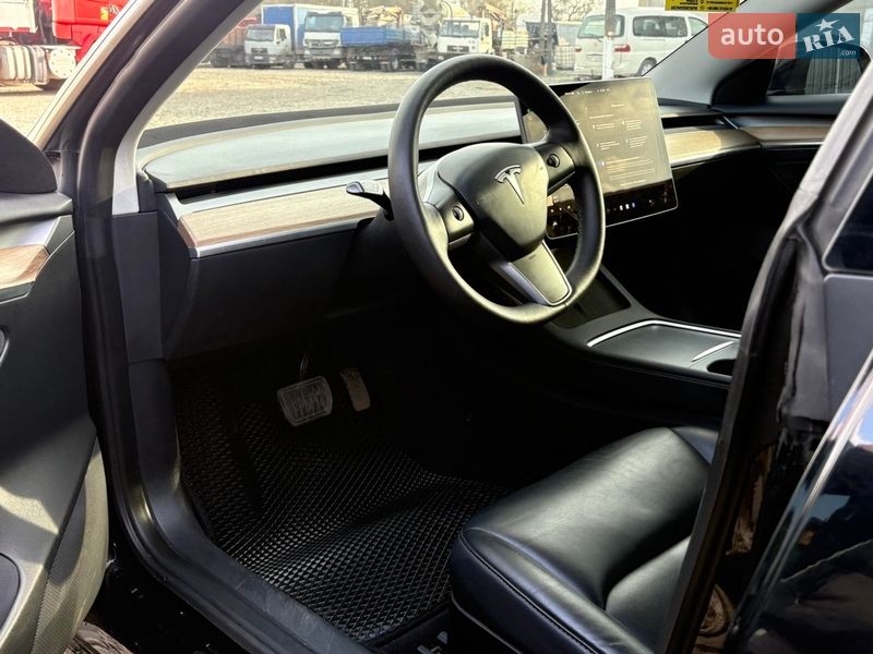 Седан Tesla Model 3 2022 в Івано-Франківську