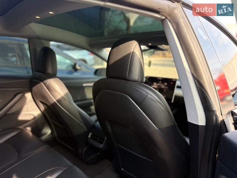 Седан Tesla Model 3 2022 в Івано-Франківську