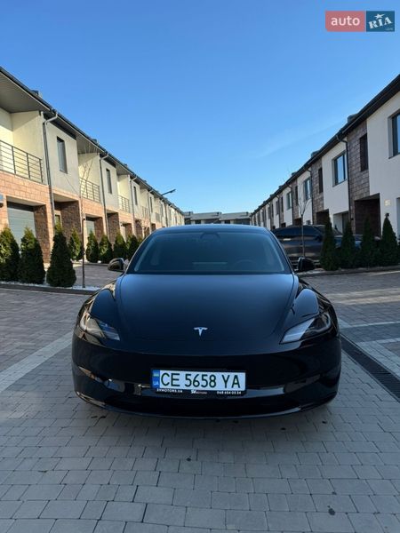 Седан Tesla Model 3 2024 в Черновцах