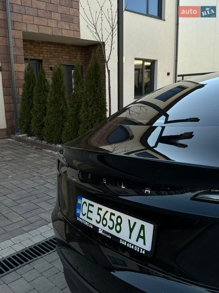 Седан Tesla Model 3 2024 в Черновцах