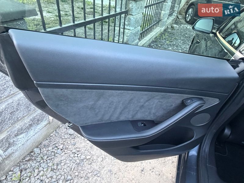 Седан Tesla Model 3 2023 в Яворові