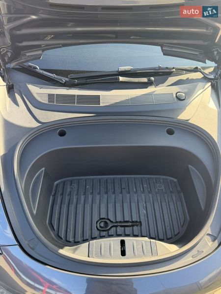 Седан Tesla Model 3 2023 в Яворові