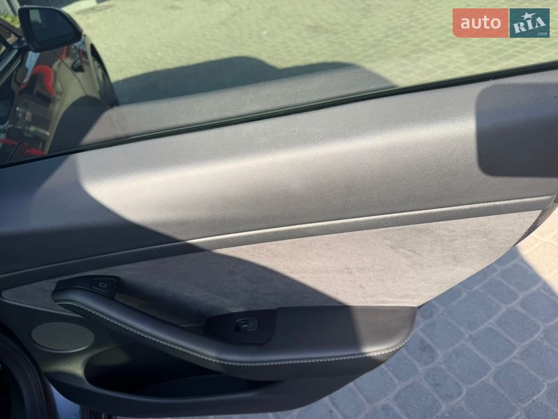 Седан Tesla Model 3 2023 в Яворові