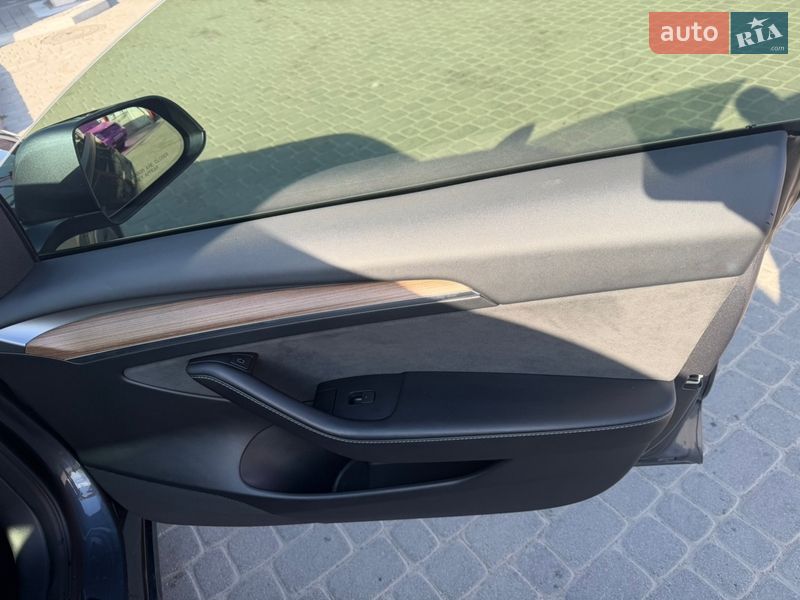 Седан Tesla Model 3 2023 в Яворові