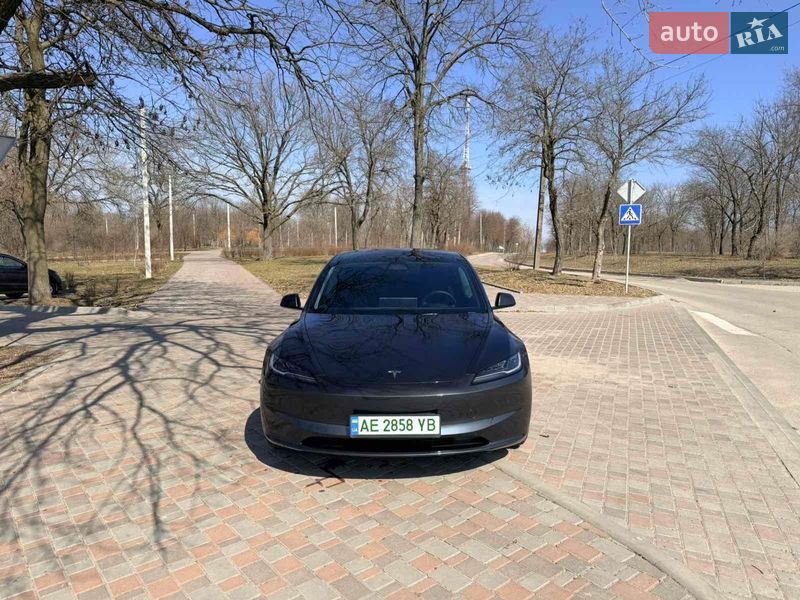 Седан Tesla Model 3 2024 в Кропивницькому