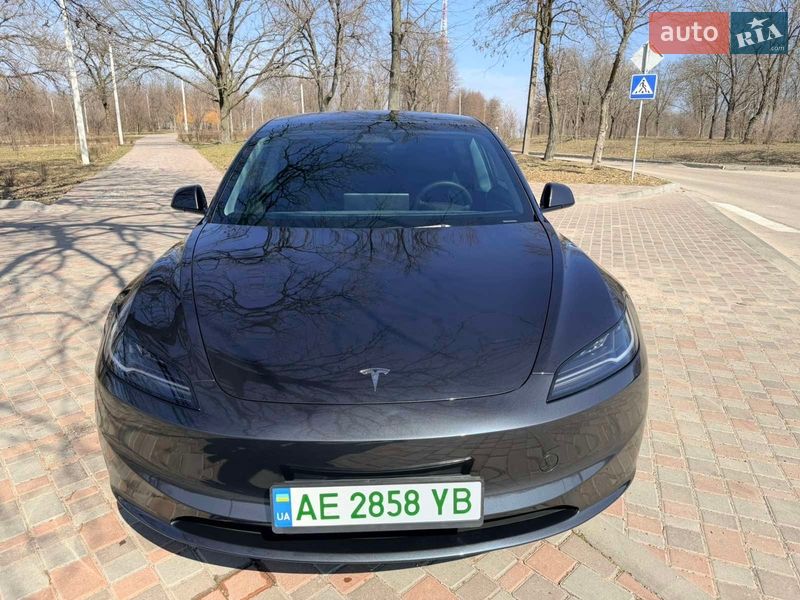 Седан Tesla Model 3 2024 в Кропивницькому