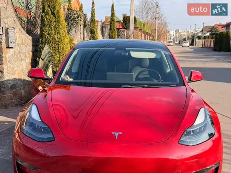 Седан Tesla Model 3 2022 в Виннице