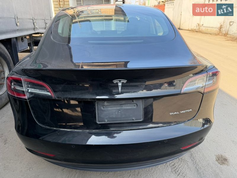 Седан Tesla Model 3 2021 в Киеве